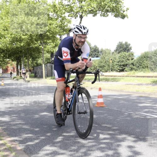 11.08.2024 - GEWOBA Citytriathlon Bremen H.Heesch http://msf.ph/oto/6769612 11.08.2024 11:48:02 Radfahren 760, 832, 906, 907, 918, 924, 928 meine-sportfotos.de