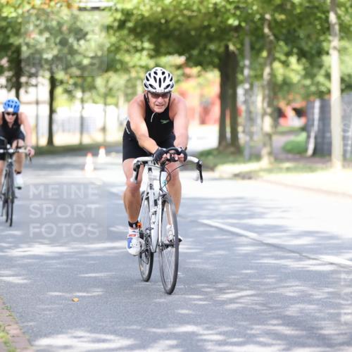 11.08.2024 - GEWOBA Citytriathlon Bremen H.Heesch http://msf.ph/oto/6769630 11.08.2024 10:43:04 Radfahren 18, 21, 70, 101, 116 meine-sportfotos.de