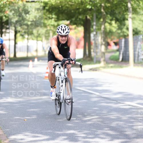11.08.2024 - GEWOBA Citytriathlon Bremen H.Heesch http://msf.ph/oto/6769633 11.08.2024 10:43:04 Radfahren 18, 21, 70, 101, 116 meine-sportfotos.de