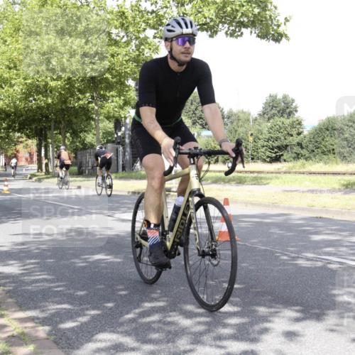 11.08.2024 - GEWOBA Citytriathlon Bremen H.Heesch http://msf.ph/oto/6769638 11.08.2024 11:48:37 Radfahren 787, 829, 847, 870, 939, 1025 meine-sportfotos.de