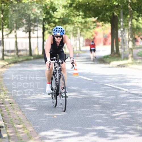11.08.2024 - GEWOBA Citytriathlon Bremen H.Heesch http://msf.ph/oto/6769640 11.08.2024 10:43:05 Radfahren 21, 70, 101, 116 meine-sportfotos.de