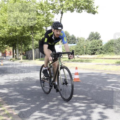 11.08.2024 - GEWOBA Citytriathlon Bremen H.Heesch http://msf.ph/oto/6769650 11.08.2024 11:49:03 Radfahren 792, 848, 901, 920 meine-sportfotos.de