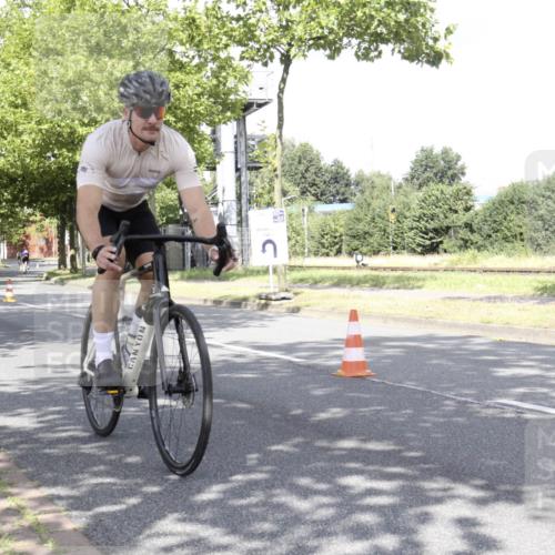 11.08.2024 - GEWOBA Citytriathlon Bremen H.Heesch http://msf.ph/oto/6769652 11.08.2024 11:49:04 Radfahren 792, 848, 901 meine-sportfotos.de