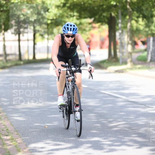 11.08.2024 - GEWOBA Citytriathlon Bremen H.Heesch http://msf.ph/oto/6769656 11.08.2024 10:43:06 Radfahren 21, 70, 101, 116 meine-sportfotos.de