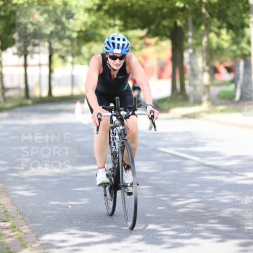 11.08.2024 - GEWOBA Citytriathlon Bremen H.Heesch http://msf.ph/oto/6769659 11.08.2024 10:43:06 Radfahren 21, 70, 101, 116 meine-sportfotos.de