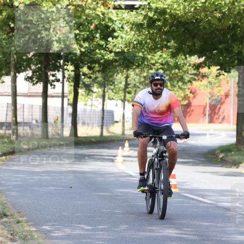 11.08.2024 - GEWOBA Citytriathlon Bremen H.Heesch http://msf.ph/oto/6769660 11.08.2024 10:30:28 Radfahren 19 meine-sportfotos.de