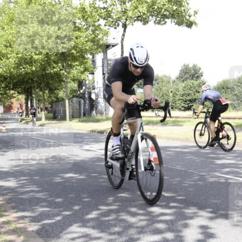 11.08.2024 - GEWOBA Citytriathlon Bremen H.Heesch http://msf.ph/oto/6769661 11.08.2024 11:49:25 Radfahren 815, 866, 894, 910 meine-sportfotos.de
