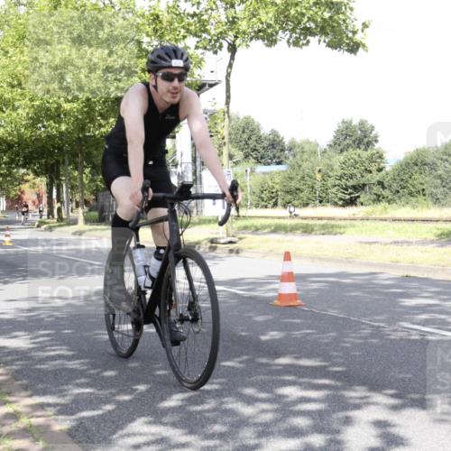 11.08.2024 - GEWOBA Citytriathlon Bremen H.Heesch http://msf.ph/oto/6769665 11.08.2024 11:49:34 Radfahren 815, 866, 894, 949 meine-sportfotos.de