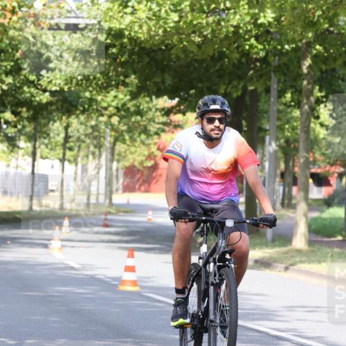 11.08.2024 - GEWOBA Citytriathlon Bremen H.Heesch http://msf.ph/oto/6769667 11.08.2024 10:30:29 Radfahren 19 meine-sportfotos.de