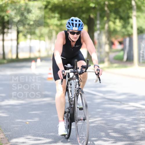11.08.2024 - GEWOBA Citytriathlon Bremen H.Heesch http://msf.ph/oto/6769669 11.08.2024 10:43:06 Radfahren 21, 70, 101, 116 meine-sportfotos.de