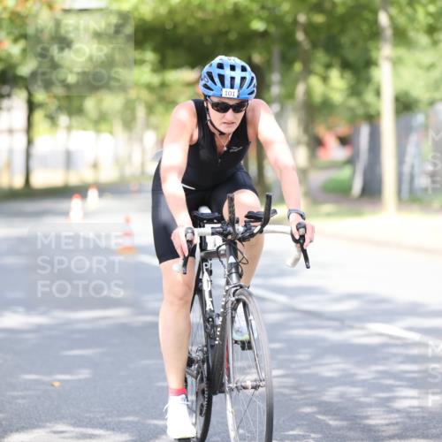 11.08.2024 - GEWOBA Citytriathlon Bremen H.Heesch http://msf.ph/oto/6769672 11.08.2024 10:43:06 Radfahren 21, 70, 101, 116 meine-sportfotos.de