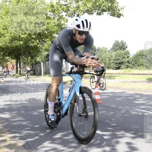 11.08.2024 - GEWOBA Citytriathlon Bremen H.Heesch http://msf.ph/oto/6769674 11.08.2024 11:49:53 Radfahren 785, 796, 862, 881, 949, 979 meine-sportfotos.de