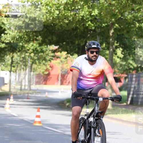 11.08.2024 - GEWOBA Citytriathlon Bremen H.Heesch http://msf.ph/oto/6769680 11.08.2024 10:30:29 Radfahren 19 meine-sportfotos.de