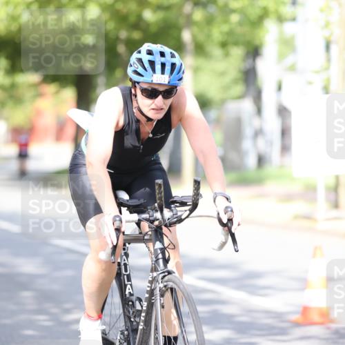11.08.2024 - GEWOBA Citytriathlon Bremen H.Heesch http://msf.ph/oto/6769683 11.08.2024 10:43:06 Radfahren 21, 70, 101, 116 meine-sportfotos.de