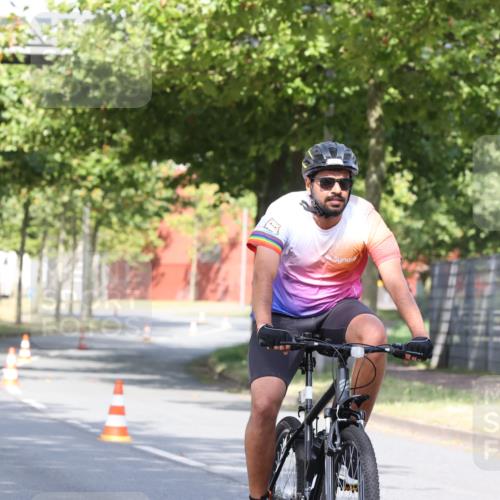 11.08.2024 - GEWOBA Citytriathlon Bremen H.Heesch http://msf.ph/oto/6769684 11.08.2024 10:30:29 Radfahren 19 meine-sportfotos.de