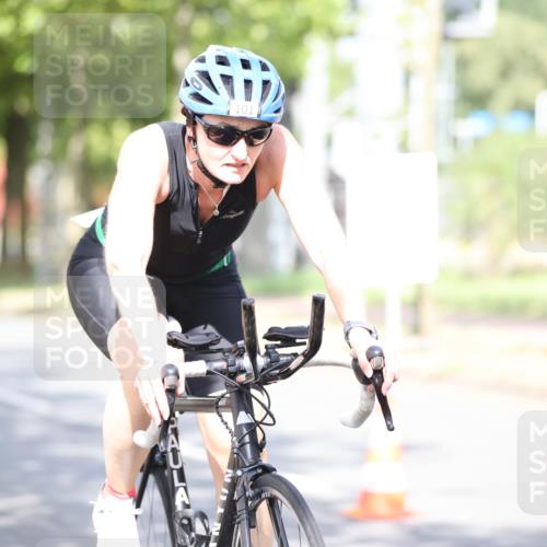 11.08.2024 - GEWOBA Citytriathlon Bremen H.Heesch http://msf.ph/oto/6769688 11.08.2024 10:43:06 Radfahren 21, 70, 101, 116 meine-sportfotos.de