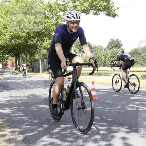 11.08.2024 - GEWOBA Citytriathlon Bremen H.Heesch http://msf.ph/oto/6769692 11.08.2024 11:50:15 Radfahren 785, 796, 881, 929, 981, 1022 meine-sportfotos.de