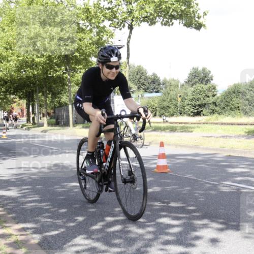 11.08.2024 - GEWOBA Citytriathlon Bremen H.Heesch http://msf.ph/oto/6769695 11.08.2024 11:50:18 Radfahren 915, 929, 981, 1022 meine-sportfotos.de