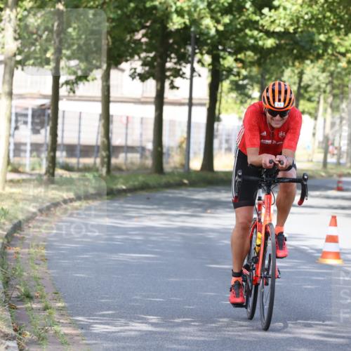 11.08.2024 - GEWOBA Citytriathlon Bremen H.Heesch http://msf.ph/oto/6769702 11.08.2024 10:32:33 Radfahren 63 meine-sportfotos.de