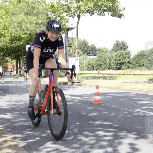 11.08.2024 - GEWOBA Citytriathlon Bremen H.Heesch http://msf.ph/oto/6769703 11.08.2024 11:50:37 Radfahren 741, 748, 783, 915, 963, 966, 992, 1021, 1027 meine-sportfotos.de