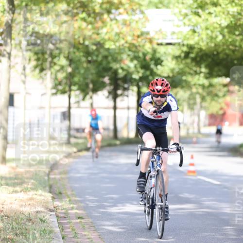 11.08.2024 - GEWOBA Citytriathlon Bremen H.Heesch http://msf.ph/oto/6769704 11.08.2024 10:43:28 Radfahren 2, 6, 17, 108 meine-sportfotos.de