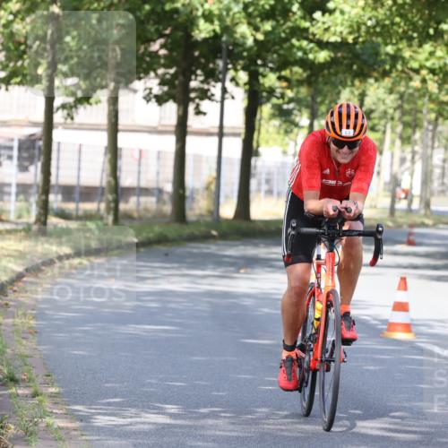 11.08.2024 - GEWOBA Citytriathlon Bremen H.Heesch http://msf.ph/oto/6769705 11.08.2024 10:32:33 Radfahren 63 meine-sportfotos.de