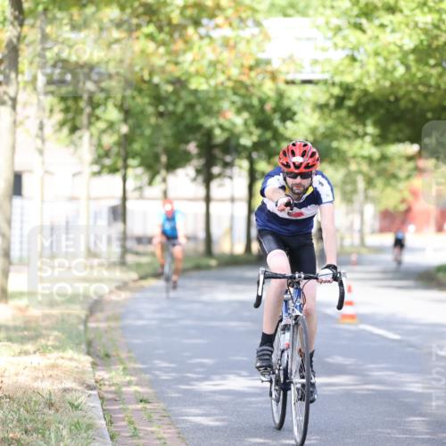 11.08.2024 - GEWOBA Citytriathlon Bremen H.Heesch http://msf.ph/oto/6769707 11.08.2024 10:43:28 Radfahren 2, 6, 17, 108 meine-sportfotos.de