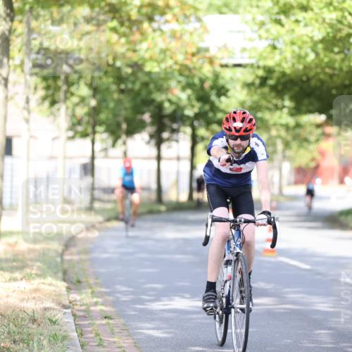 11.08.2024 - GEWOBA Citytriathlon Bremen H.Heesch http://msf.ph/oto/6769710 11.08.2024 10:43:29 Radfahren 2, 6, 17, 108 meine-sportfotos.de