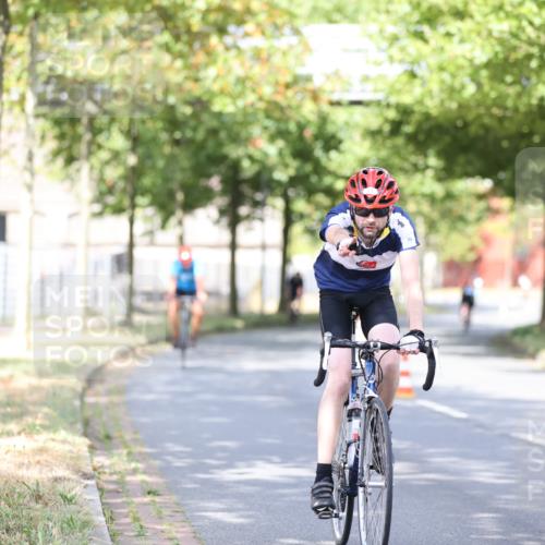 11.08.2024 - GEWOBA Citytriathlon Bremen H.Heesch http://msf.ph/oto/6769713 11.08.2024 10:43:29 Radfahren 2, 6, 17, 108 meine-sportfotos.de