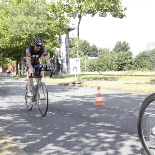 11.08.2024 - GEWOBA Citytriathlon Bremen H.Heesch http://msf.ph/oto/6769714 11.08.2024 11:50:44 Radfahren 741, 748, 783, 963, 966, 992, 1021, 1027 meine-sportfotos.de