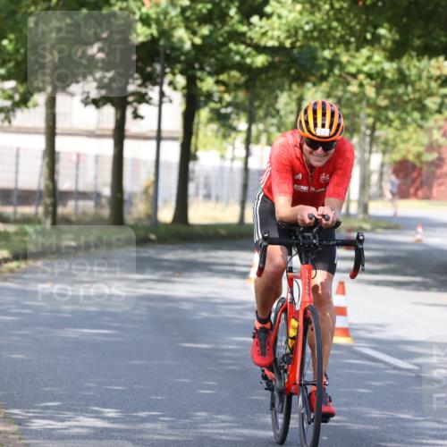11.08.2024 - GEWOBA Citytriathlon Bremen H.Heesch http://msf.ph/oto/6769715 11.08.2024 10:32:33 Radfahren 63 meine-sportfotos.de