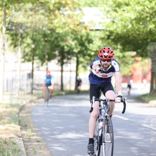 11.08.2024 - GEWOBA Citytriathlon Bremen H.Heesch http://msf.ph/oto/6769716 11.08.2024 10:43:29 Radfahren 2, 6, 17, 108 meine-sportfotos.de