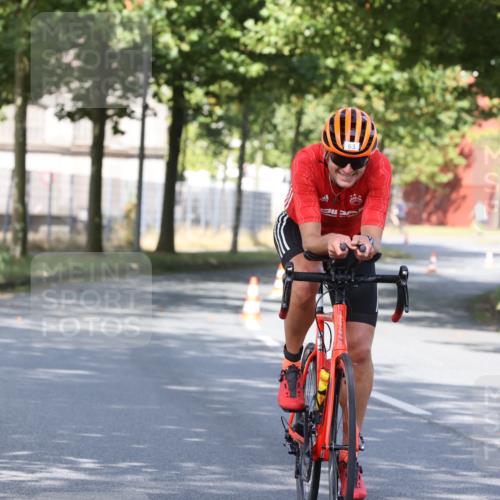 11.08.2024 - GEWOBA Citytriathlon Bremen H.Heesch http://msf.ph/oto/6769721 11.08.2024 10:32:33 Radfahren 63 meine-sportfotos.de