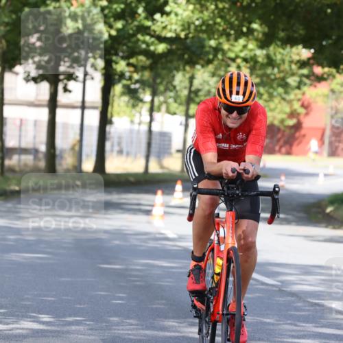 11.08.2024 - GEWOBA Citytriathlon Bremen H.Heesch http://msf.ph/oto/6769724 11.08.2024 10:32:33 Radfahren 63 meine-sportfotos.de