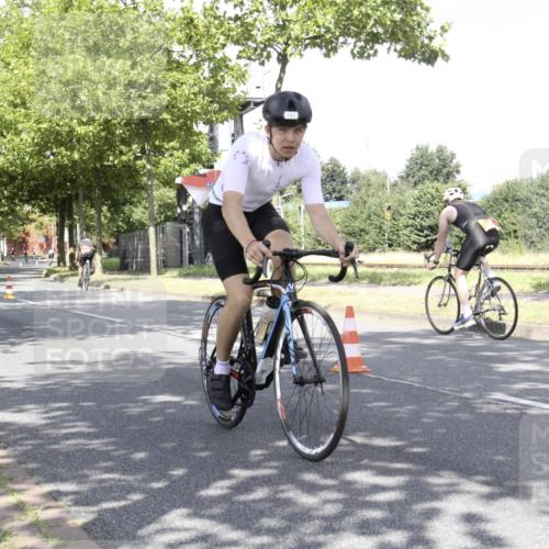 11.08.2024 - GEWOBA Citytriathlon Bremen H.Heesch http://msf.ph/oto/6769725 11.08.2024 11:50:48 Radfahren 741, 748, 783, 963, 966, 992, 1021, 1027 meine-sportfotos.de