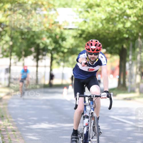 11.08.2024 - GEWOBA Citytriathlon Bremen H.Heesch http://msf.ph/oto/6769726 11.08.2024 10:43:29 Radfahren 2, 6, 17, 108 meine-sportfotos.de