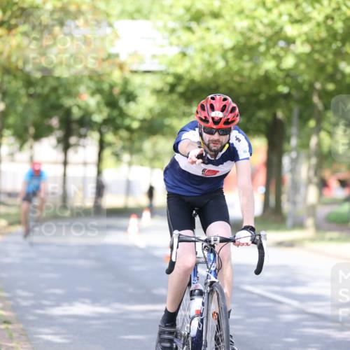 11.08.2024 - GEWOBA Citytriathlon Bremen H.Heesch http://msf.ph/oto/6769729 11.08.2024 10:43:29 Radfahren 2, 6, 17, 108 meine-sportfotos.de