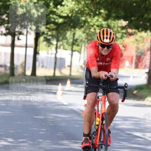11.08.2024 - GEWOBA Citytriathlon Bremen H.Heesch http://msf.ph/oto/6769730 11.08.2024 10:32:33 Radfahren 63 meine-sportfotos.de