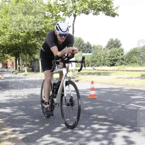 11.08.2024 - GEWOBA Citytriathlon Bremen H.Heesch http://msf.ph/oto/6769731 11.08.2024 11:51:02 Radfahren 742, 812, 892, 908, 934, 1021 meine-sportfotos.de