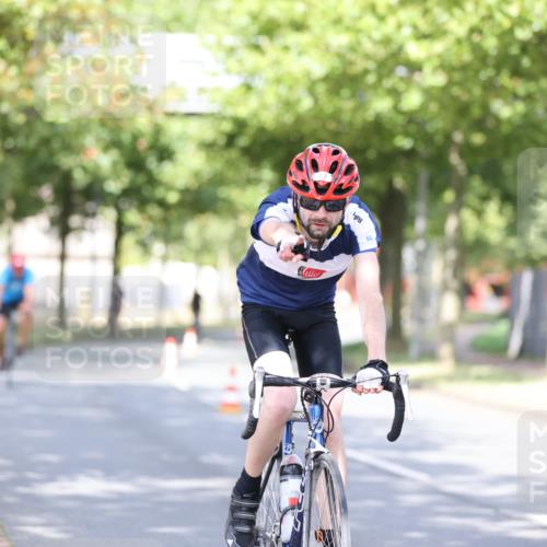 11.08.2024 - GEWOBA Citytriathlon Bremen H.Heesch http://msf.ph/oto/6769732 11.08.2024 10:43:29 Radfahren 2, 6, 17, 108 meine-sportfotos.de