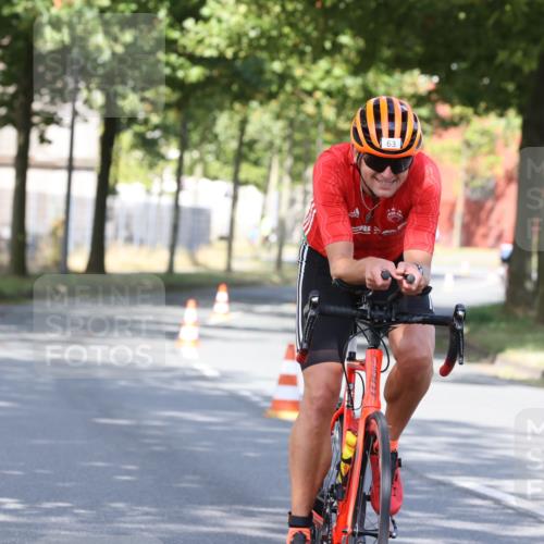 11.08.2024 - GEWOBA Citytriathlon Bremen H.Heesch http://msf.ph/oto/6769733 11.08.2024 10:32:33 Radfahren 63 meine-sportfotos.de