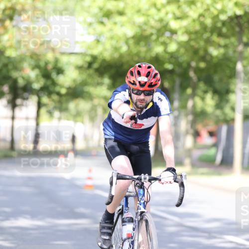11.08.2024 - GEWOBA Citytriathlon Bremen H.Heesch http://msf.ph/oto/6769735 11.08.2024 10:43:29 Radfahren 2, 6, 17, 108 meine-sportfotos.de