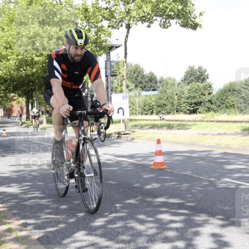 11.08.2024 - GEWOBA Citytriathlon Bremen H.Heesch http://msf.ph/oto/6769736 11.08.2024 11:51:06 Radfahren 742, 812, 892, 908, 934 meine-sportfotos.de