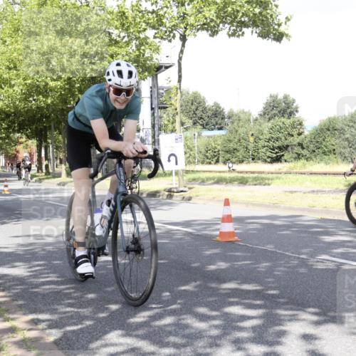 11.08.2024 - GEWOBA Citytriathlon Bremen H.Heesch http://msf.ph/oto/6769739 11.08.2024 11:51:08 Radfahren 742, 803, 812, 863, 892, 908, 934 meine-sportfotos.de