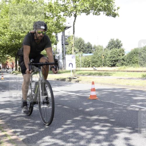 11.08.2024 - GEWOBA Citytriathlon Bremen H.Heesch http://msf.ph/oto/6769757 11.08.2024 11:51:39 Radfahren 793, 876, 993, 1034 meine-sportfotos.de