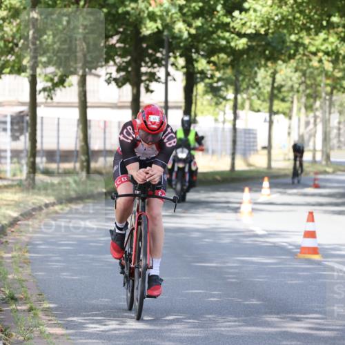 11.08.2024 - GEWOBA Citytriathlon Bremen H.Heesch http://msf.ph/oto/6769764 11.08.2024 10:33:09 Radfahren 46, 85 meine-sportfotos.de