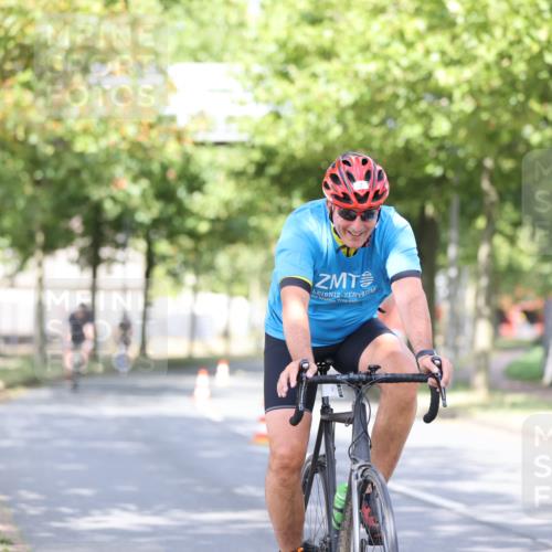 11.08.2024 - GEWOBA Citytriathlon Bremen H.Heesch http://msf.ph/oto/6769780 11.08.2024 10:43:32 Radfahren 2, 6, 17, 108 meine-sportfotos.de