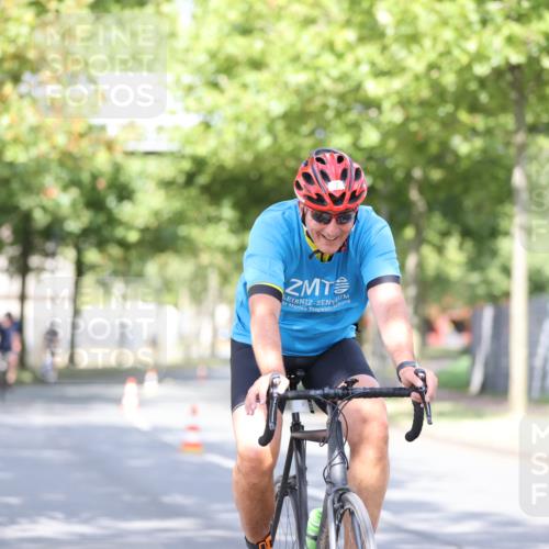 11.08.2024 - GEWOBA Citytriathlon Bremen H.Heesch http://msf.ph/oto/6769786 11.08.2024 10:43:32 Radfahren 2, 6, 17, 108 meine-sportfotos.de