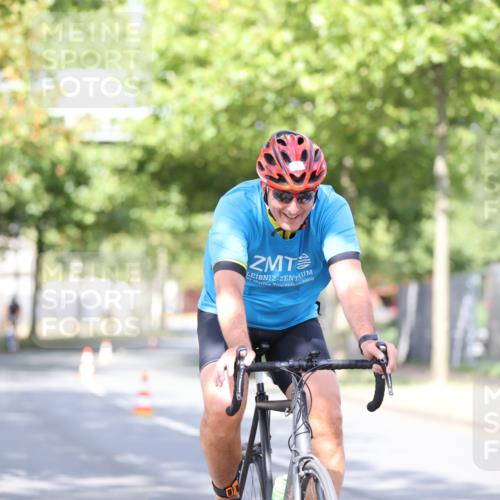 11.08.2024 - GEWOBA Citytriathlon Bremen H.Heesch http://msf.ph/oto/6769789 11.08.2024 10:43:32 Radfahren 2, 6, 17, 108 meine-sportfotos.de