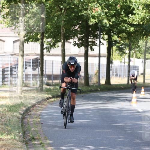 11.08.2024 - GEWOBA Citytriathlon Bremen H.Heesch http://msf.ph/oto/6769790 11.08.2024 10:33:15 Radfahren 46, 85 meine-sportfotos.de